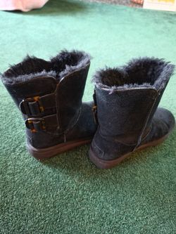 UGG Black Sheepskin Boots – Size 9 Women’s – Cozy Winter Classic