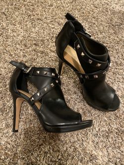 Lots of cute heels NEVER WORN SIZE 6- 6.5