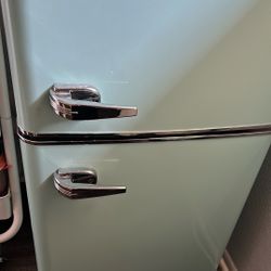 mini fridge 