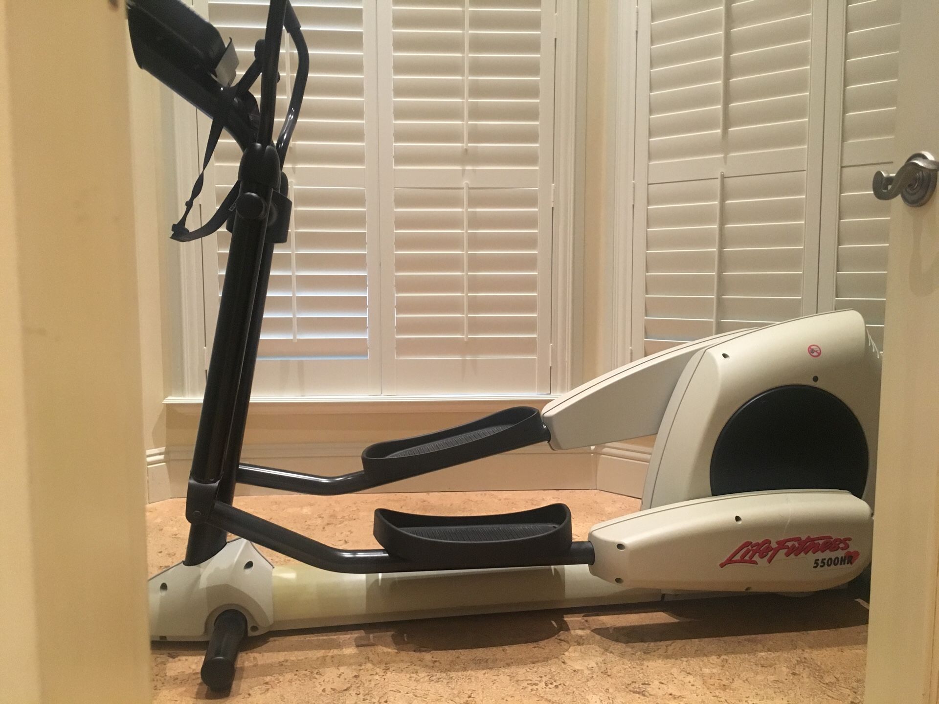 Life fitness 5500HR elliptical exercise machine