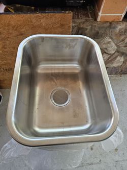 Sink & Cabinets