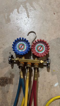 AC manifold with low loss fitting hoses