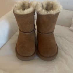 Toddler Uggs Bailey Size 6T 