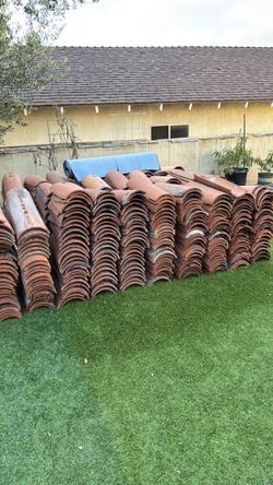 Redland clay roof tile