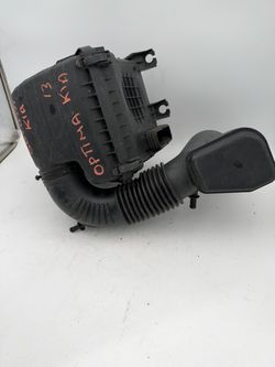 2011 to 2015 Kia Optima Air Cleaner Box Assembly OEM Used
