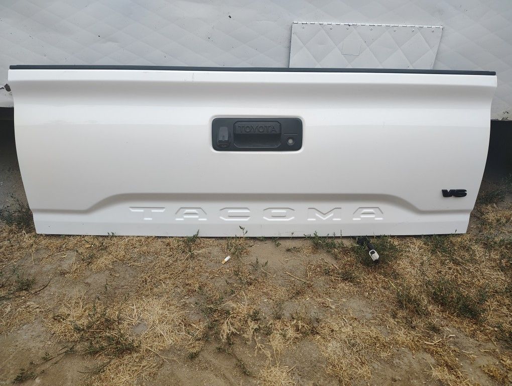 Tailgate Toyota Tacoma
