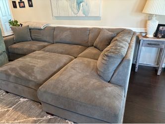 Couch like new.