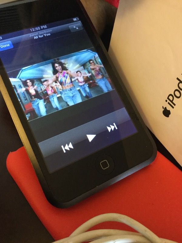 Love iPod Touch 😎🎧📱Cool Black iPd Touch with Music Videos 🎶Songs & Pod Cast 62 Artist 🎸🎶