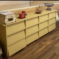 12 Drawer Dresser / Sideboard / Buffet