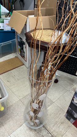 Decorative vase with decor sticks