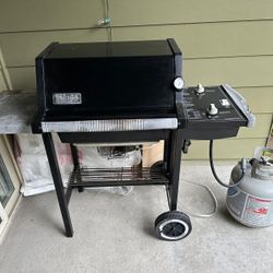 BBQ Grill With Propane Tank