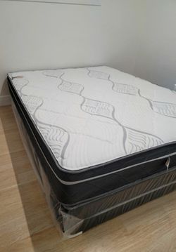 NEW QUEEN-SIZE PILLOW TOP MATTRESS AND BOX SPRING 🆕️