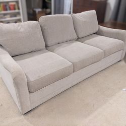 Excellent Condition Rooms To Go Sleeper Sofa