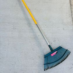 25-Teeth Lawn Rake with 48” Aluminium Handle