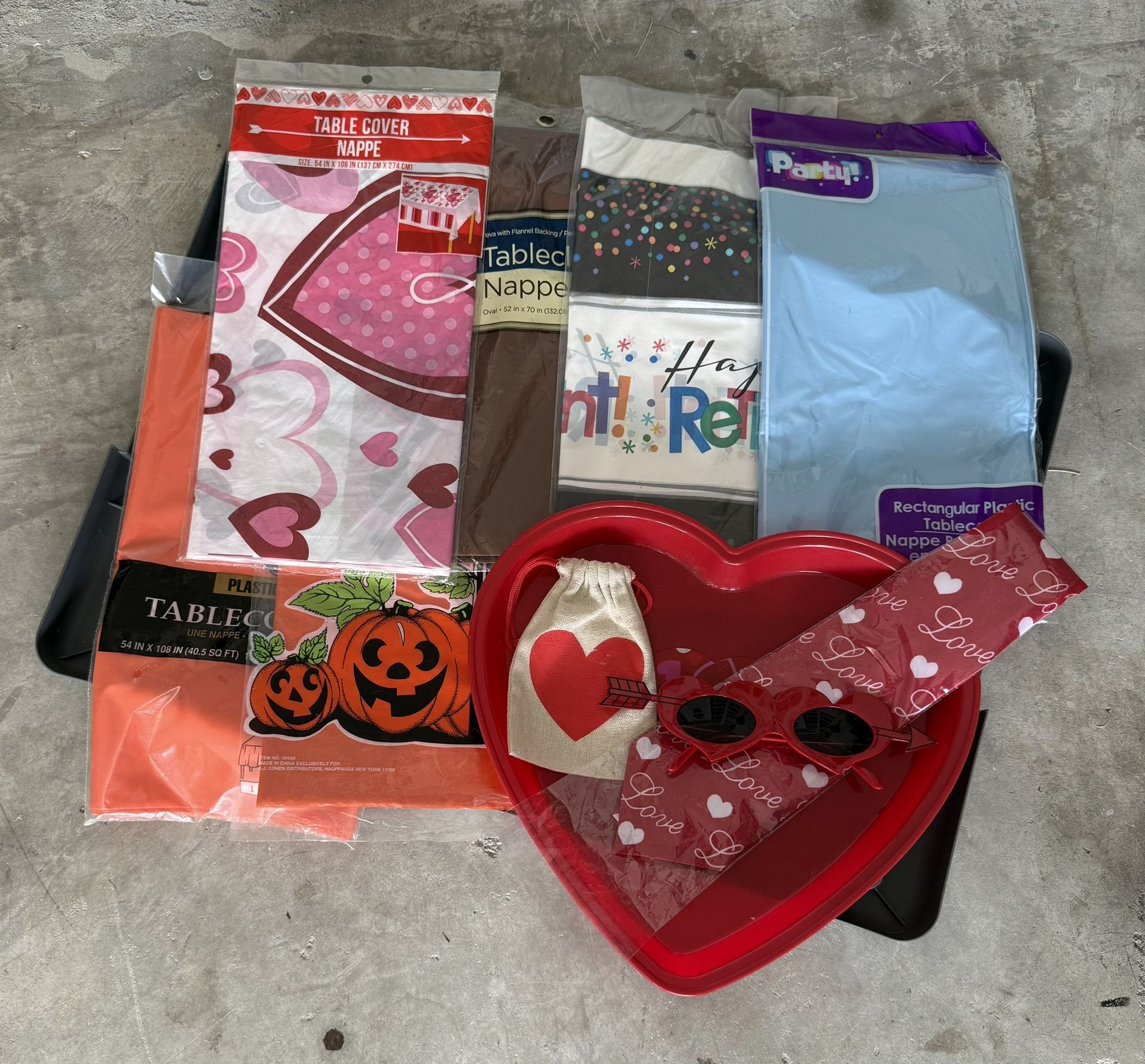 10 Assorted Holiday Items