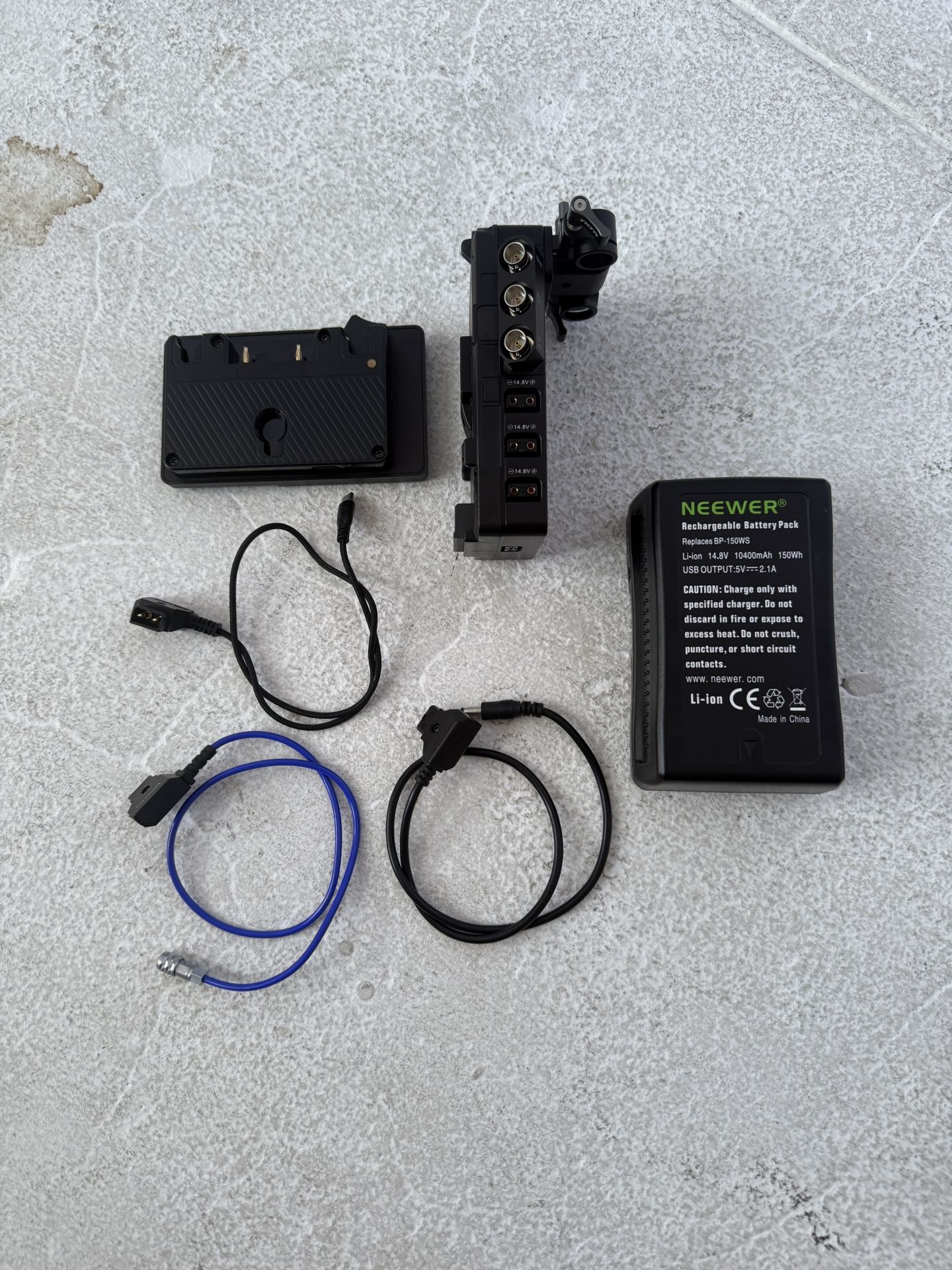 TILTA UNIVERSAL BATTERY PLATE - V MOUNT
