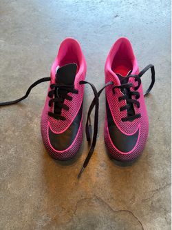 Nike Youth Soccer Cleat - Size 1Y