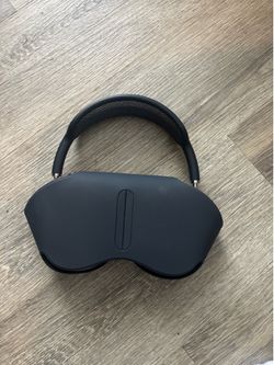 Apple AirPods Max in Space Gray