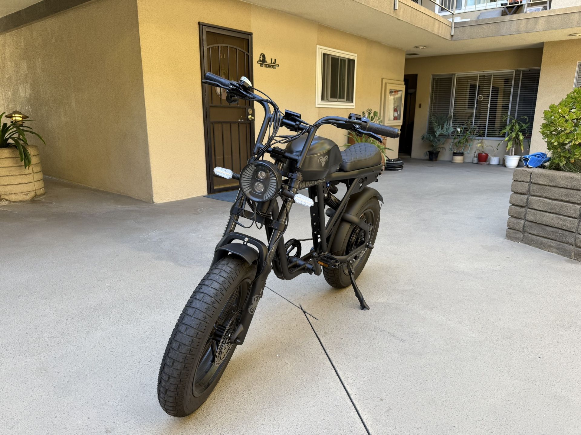 Like-New Motor Goat V3 E-Bike + Extra Battery 