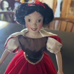 Snow White Retired Edition Christmas Walt Disney