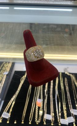 GOOD CONDITION 14K DIAMOND CLUSTER RING 