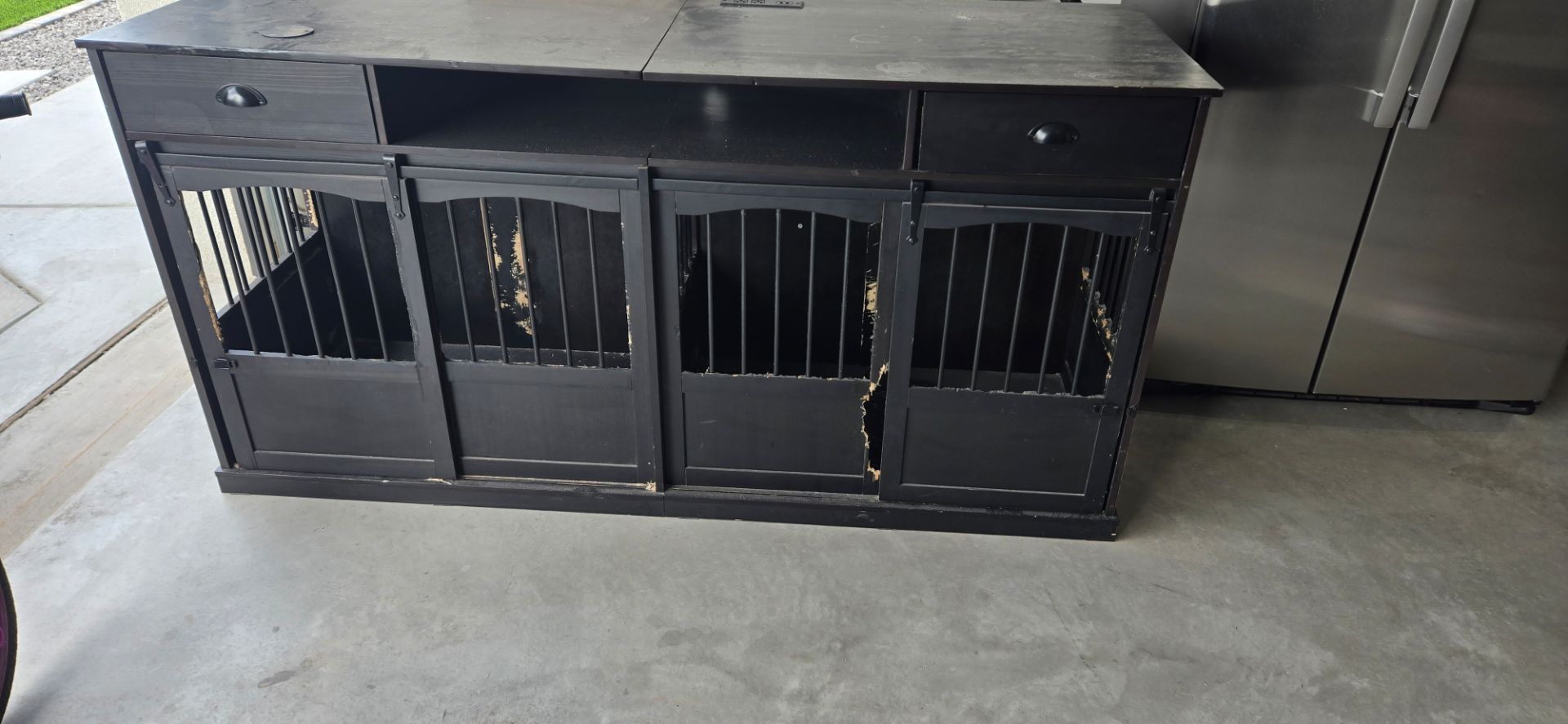 Wood dog kennel