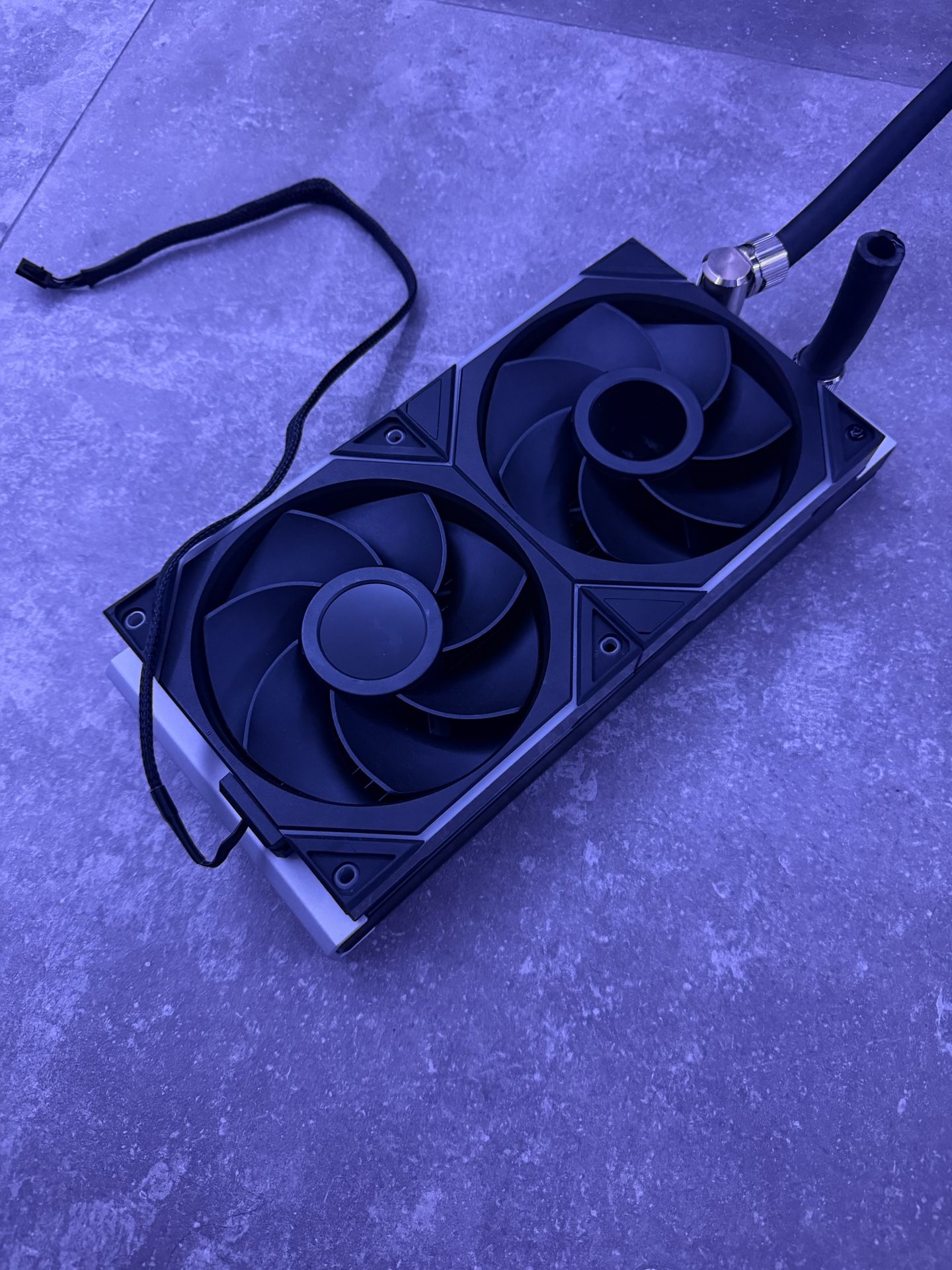 EKWB 240mm Radiator + Lian Li 140mm LCD Fans