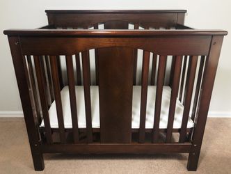 DaVinci Annabelle Convertible Mini Crib in Espresso