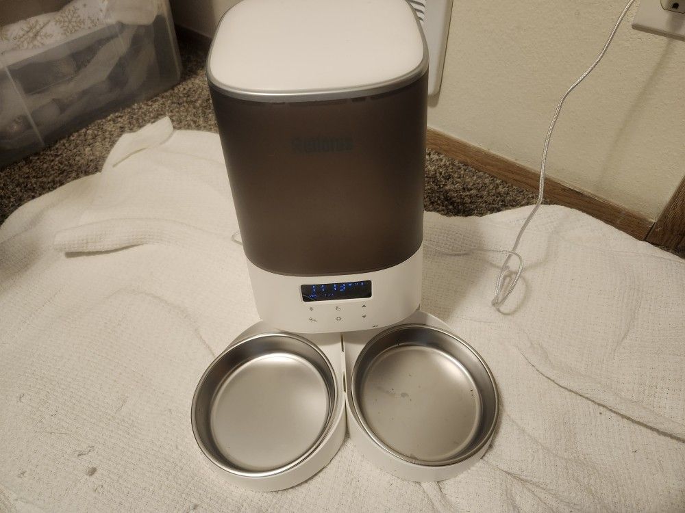 Automatic Cat Feeder
