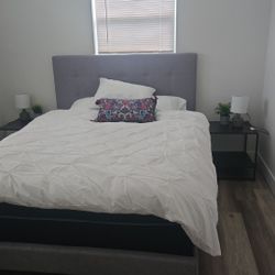 Bedroom Queen Set 2 Night Tables, Lamps, 