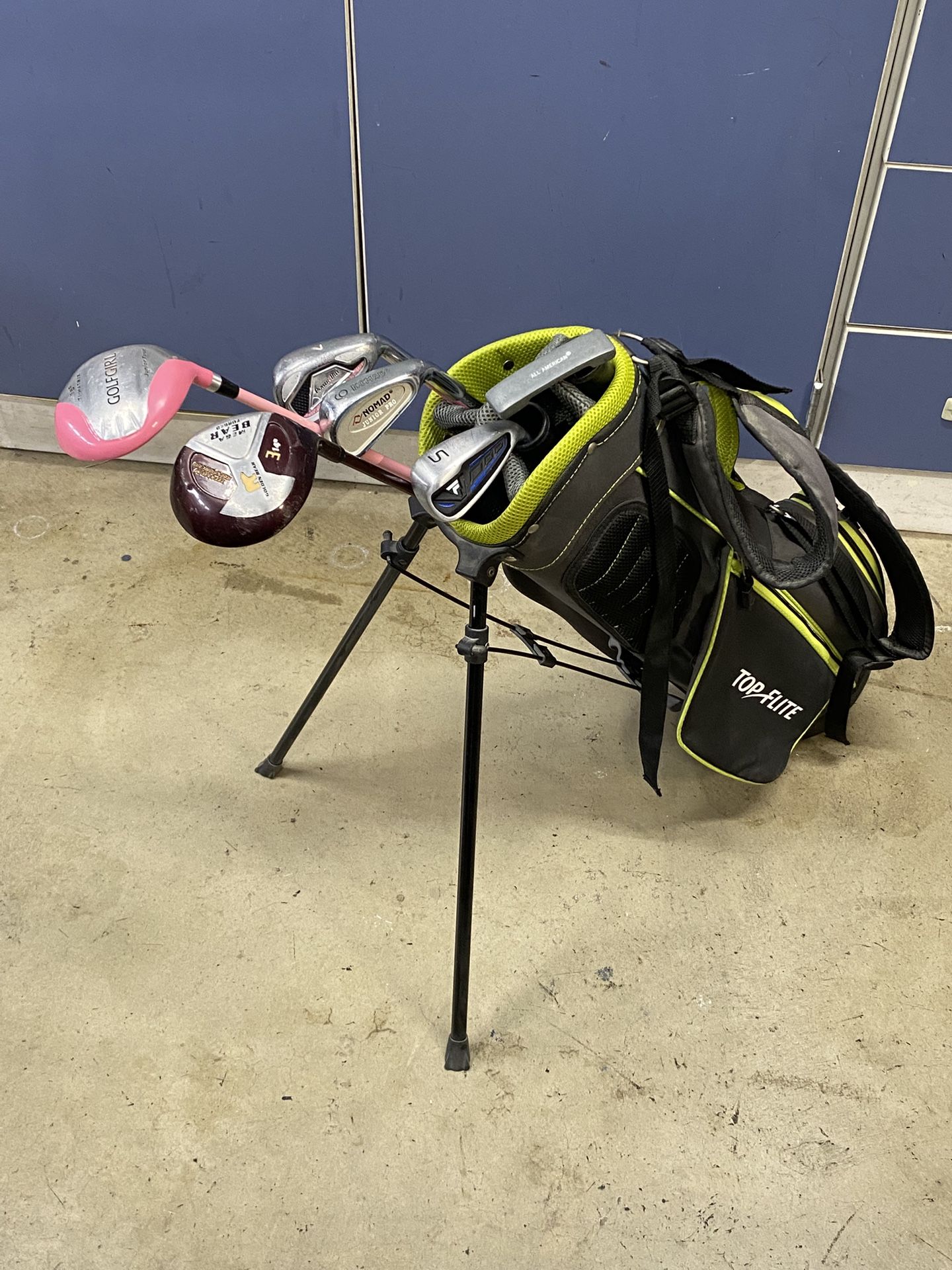 Girl’s Golf Clubs & Bag