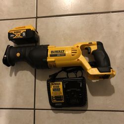 DEWALT COMBO SAW 20 V MAX WITH BATTERY 5.0 AND CHARGER BRAND NEW