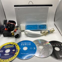 Nintendo Wii RVL-001 (USA) Video Game Console Bundle - White W/ Games
