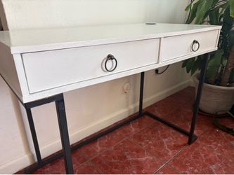 Computer desk