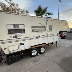 Fifth Wheel Camping Trailer 
