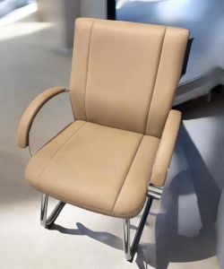 Elektra Guest Vinyl Chair – From $150 📦 Florida