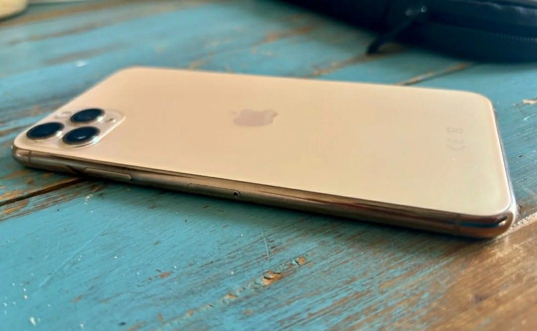 Apple iPhone 11 Pro Max 64GB Gold (Unlocked)