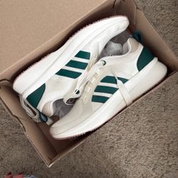 Adidas Size 8 Never worn