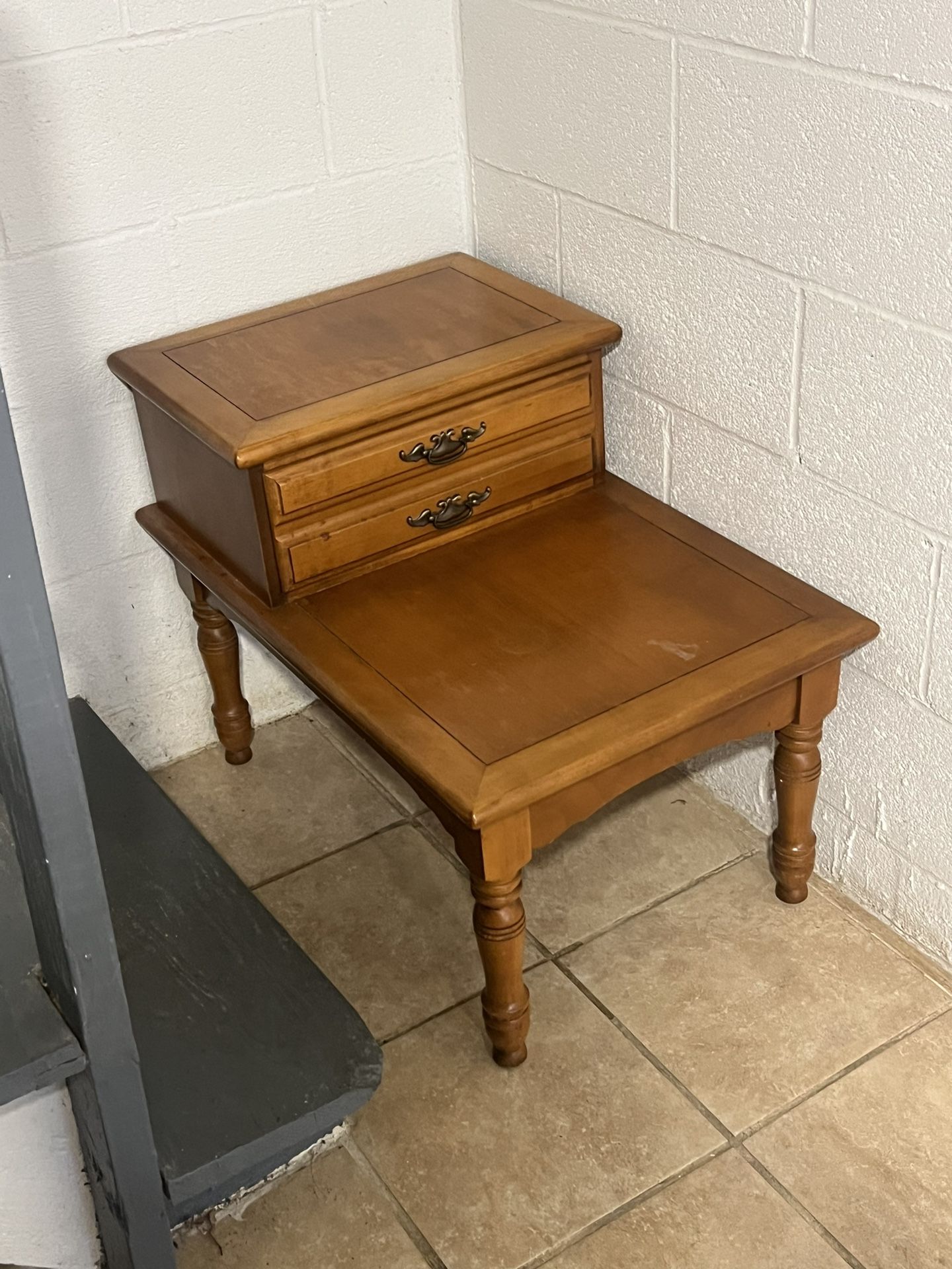 Dresser Gabinete(2)  And Night Stand Table