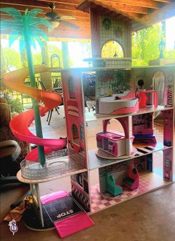 ​LOL Surprise OMG 'House of Surprises Playset' – 4 Floors & Accessories