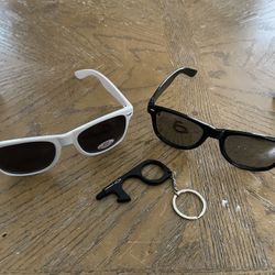 Glasses And Keychain 