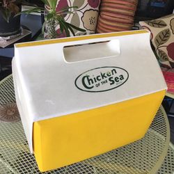 RARE PLATE-MADE CHIKEN OD THE SEA  IGLOO VINTAGE COOLER.