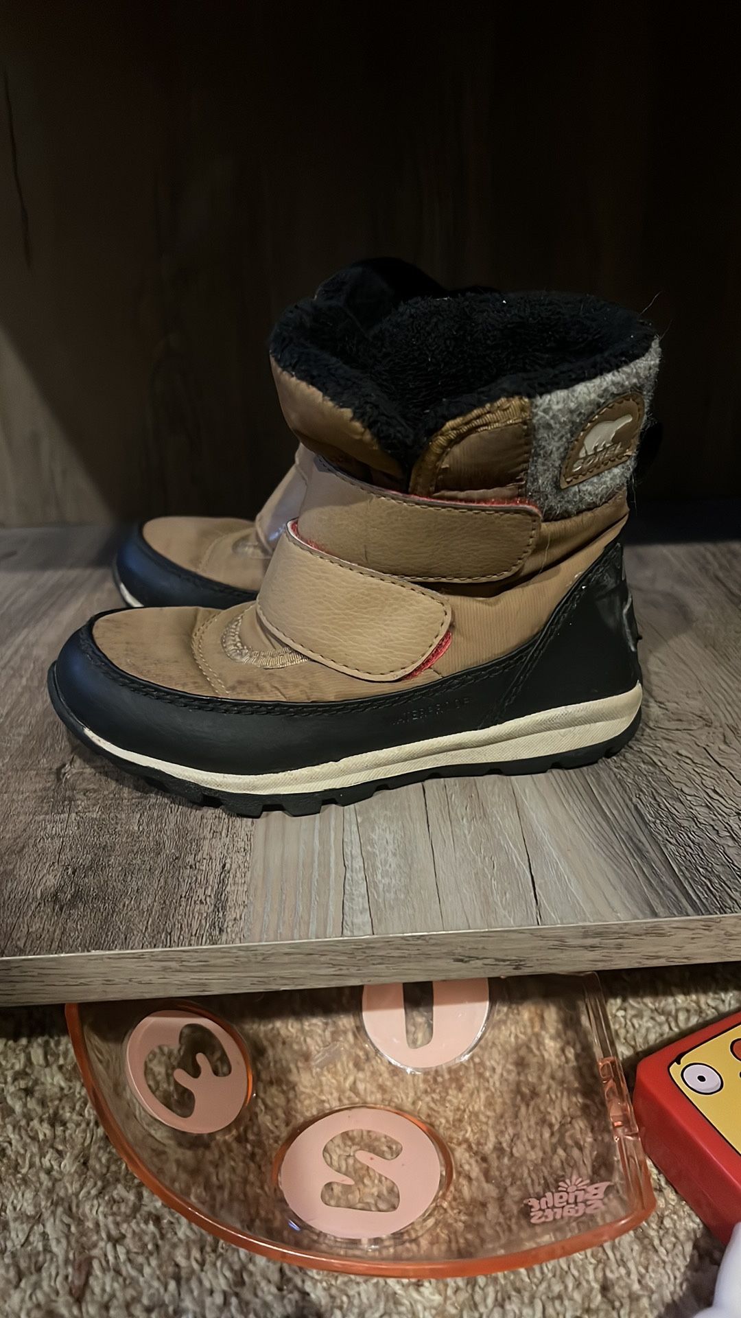 Sorel Boots Whitney II Strap Waterproof Winter Little Kids Size 10 Brown Black. Very light stains on toes see pics