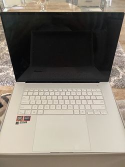 ASUS Laptop with AMD Ryzen AI 9