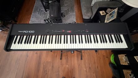 Roland RD-100 88-Key Weighted Digital Piano with Stand, Pedal & Music Rest
