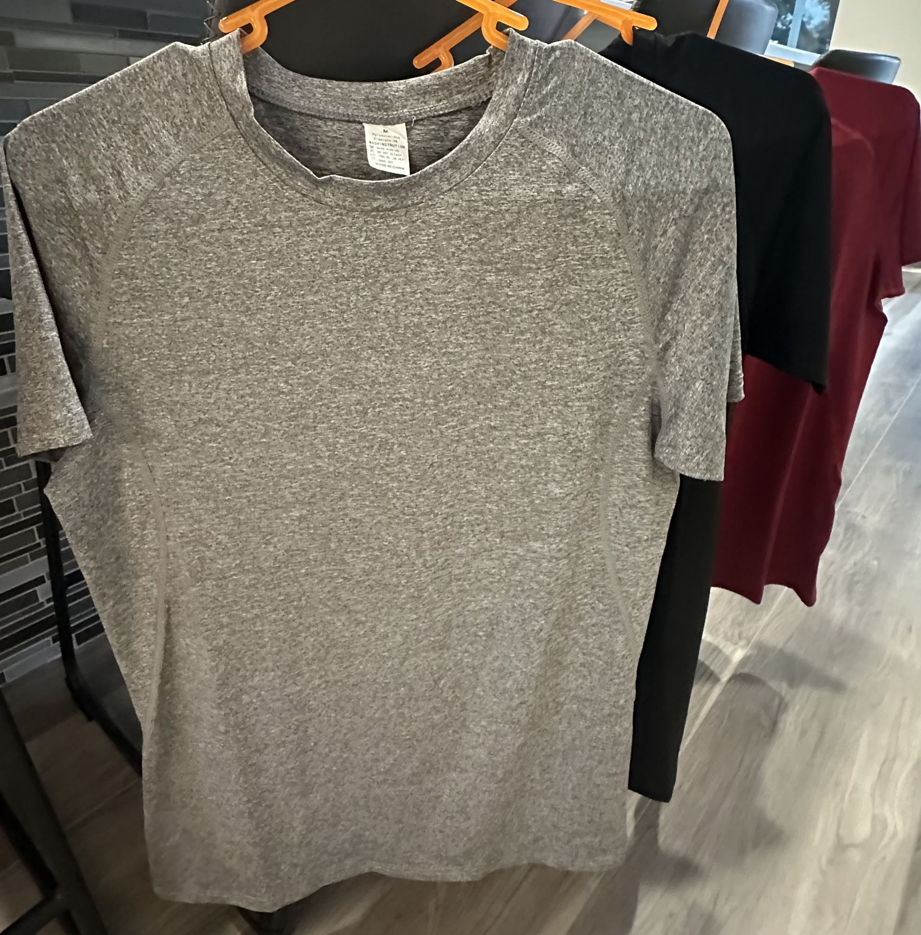 Men’s Workout Shirts 4 Pack Brand New Size Med