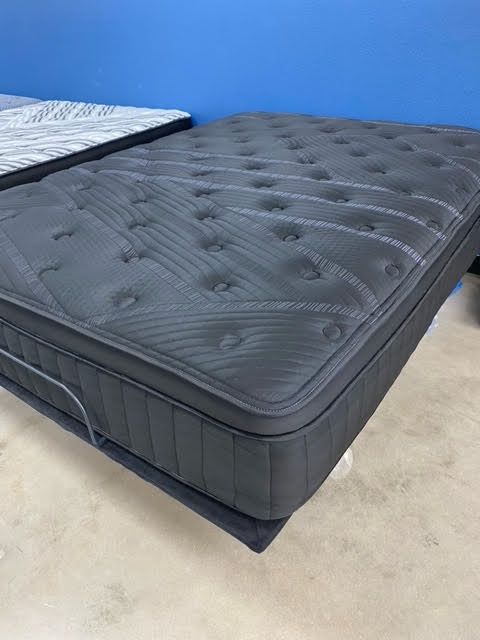 Mattress Clearance Sale! Ma n' Pop Shop :)