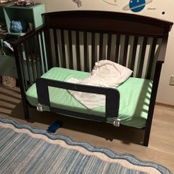 Graco Benton 5-in-1 Convertible Crib  + Matress