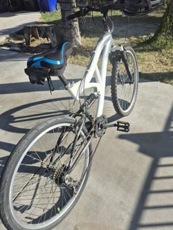 White Mountain Bike with Front Suspension