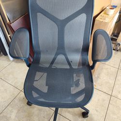 Beautiful Executive Mid Back Herman Miller Cosm Chair